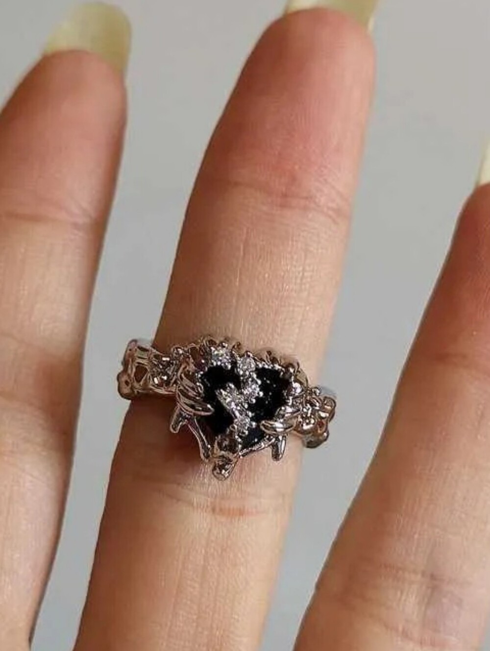 NWT Black Heart Gemstone Silver Barbed Wire Ring Adjustable Size